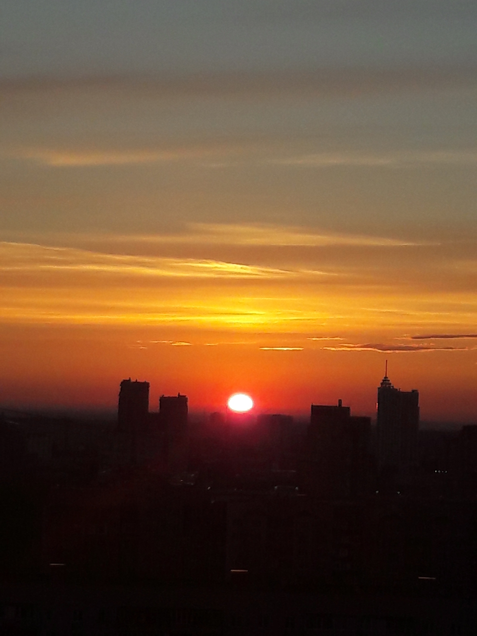 Tyumen. The time is 3:30 am. 16th floor, view from the window. - My, Sunrise, dawn, Morning, The sun, View from the window, Tyumen