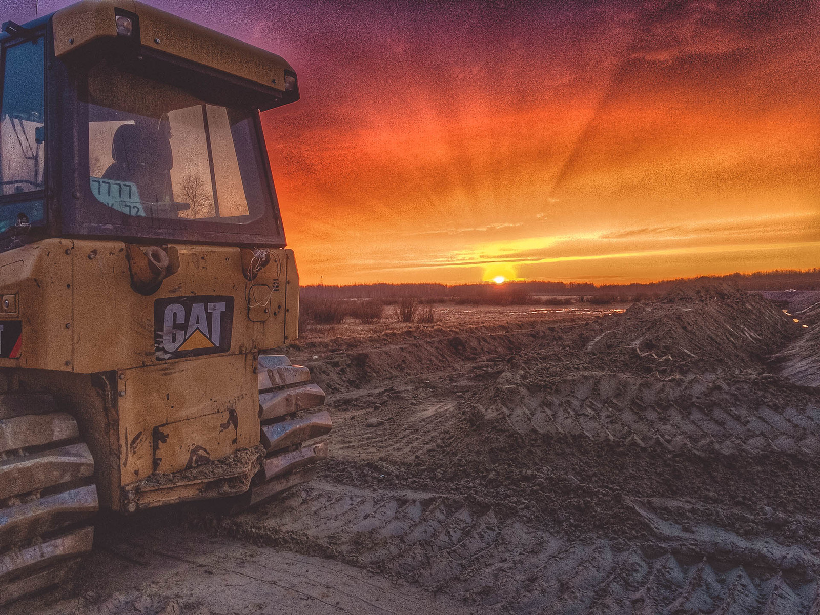 Everyday life of a tractor driver. - My, Work, Excavator, Caterpillar, North, Longpost