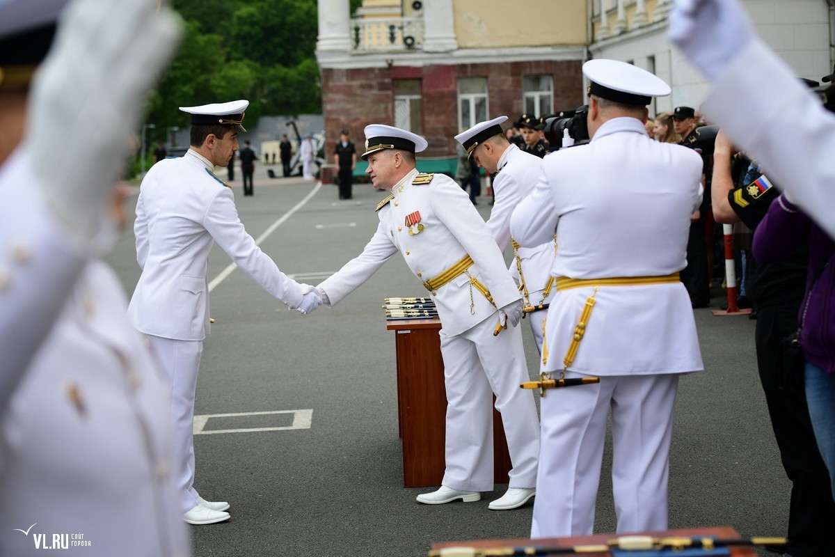 Выпускникам ТОВВМУ вручили кортики и дипломы - ВМФ, Флот, Выпускной, Владивосток, Длиннопост