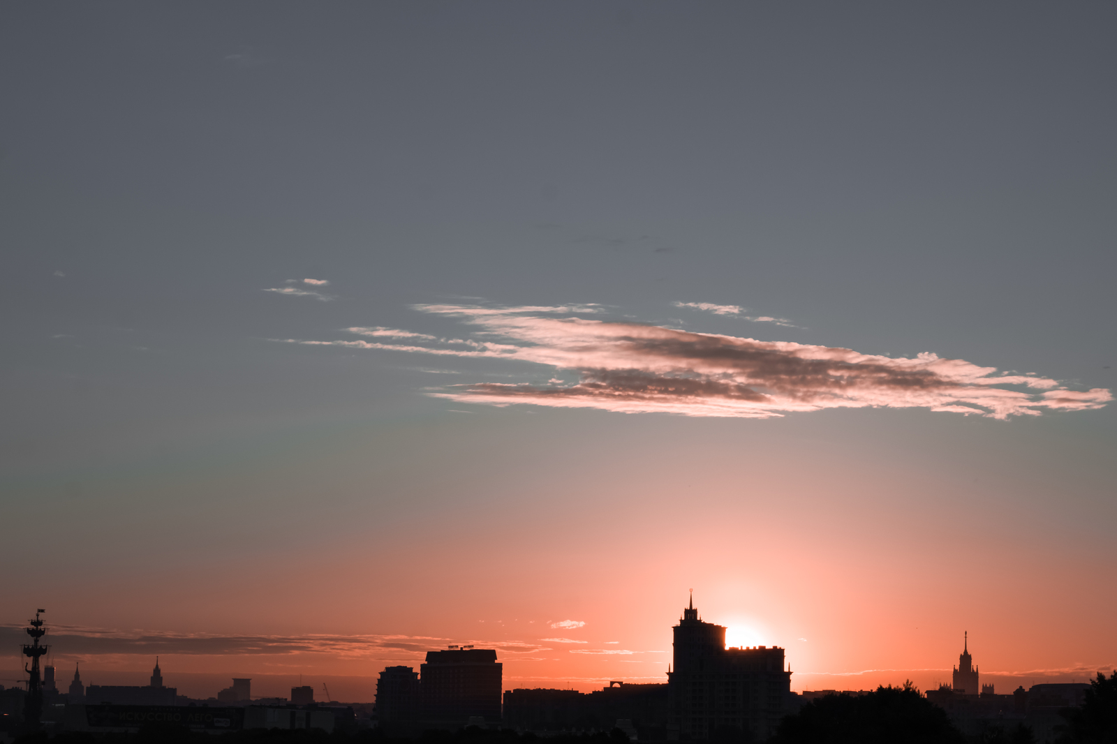 Восход и заход солнца в Москве (Россия) (время на сегодня и завтра, долгота дня, календарь).