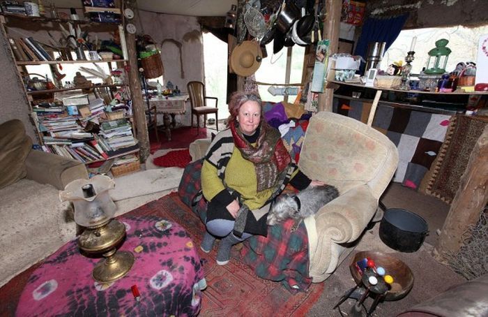 UK couple evicted from eco-friendly home in the woods - Great Britain, England, House, Environmentally friendly materials, Lodging, House in the woods, Not mine, From the network, Longpost