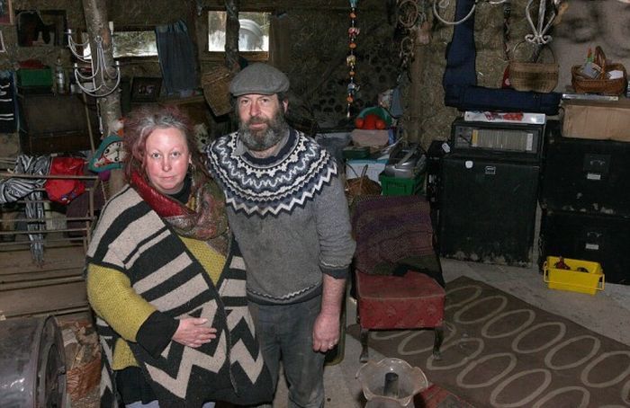 UK couple evicted from eco-friendly home in the woods - Great Britain, England, House, Environmentally friendly materials, Lodging, House in the woods, Not mine, From the network, Longpost