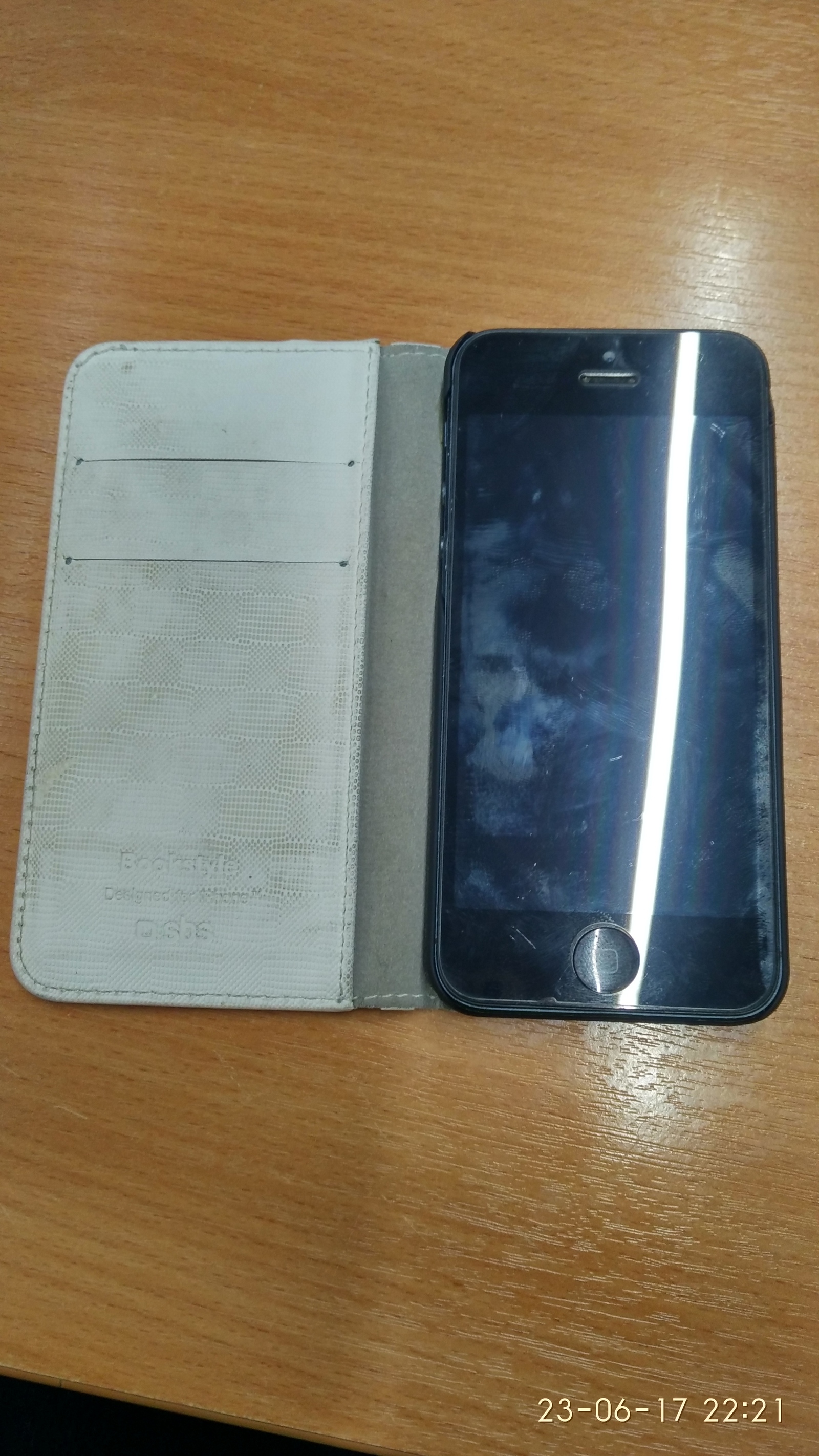 Found Iphone 5. Please to the top. - Telephone, In good hands, iPhone 5, Lost, Longpost