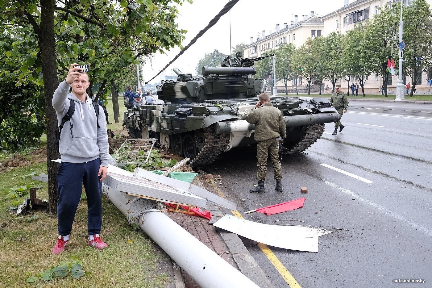 Tanks in the city - Minsk, Parade, Tanks, Road accident