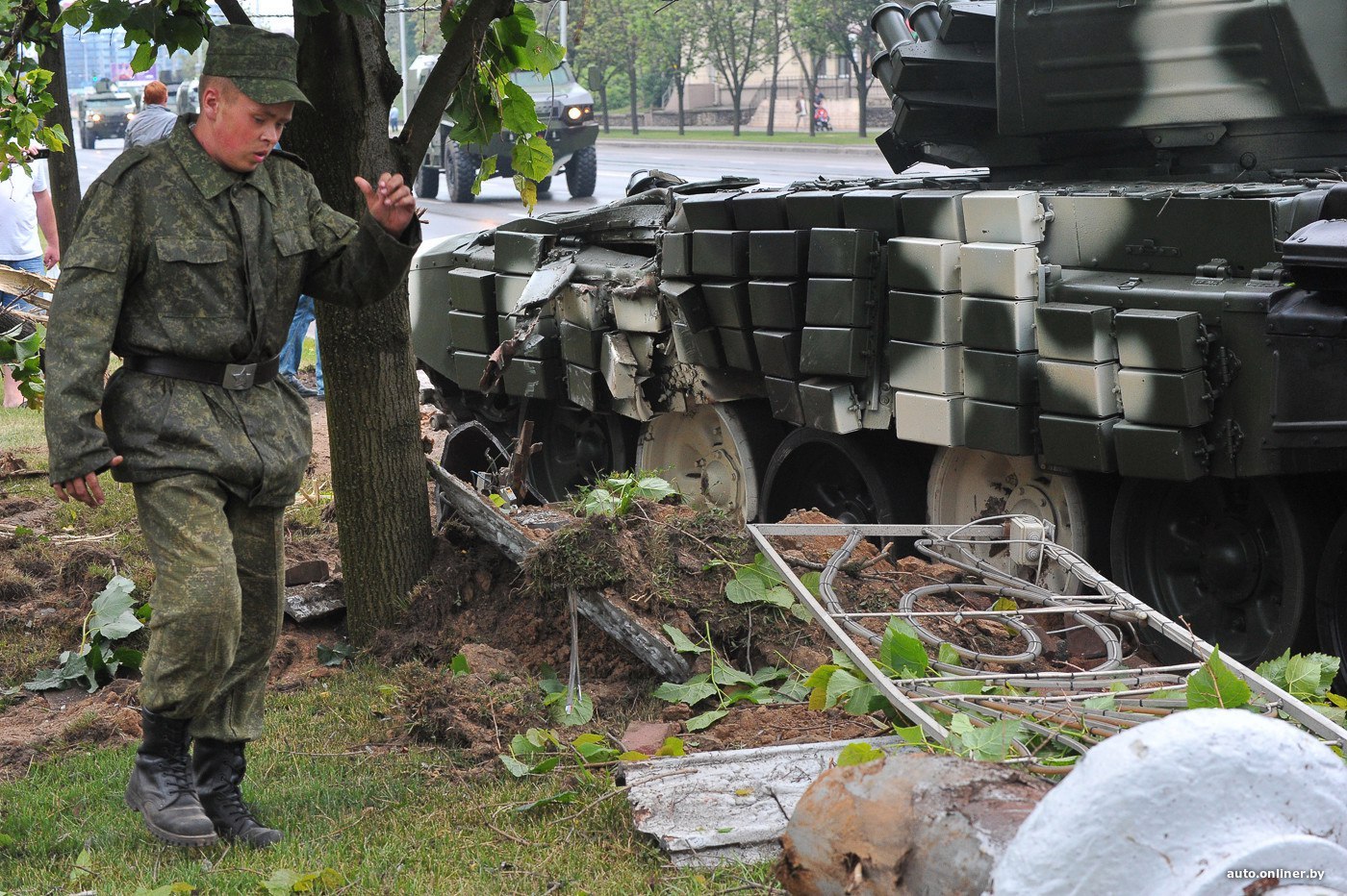 The tank knocked down a pole and a tree - Parade, Minsk, , Drift, Road accident, Longpost