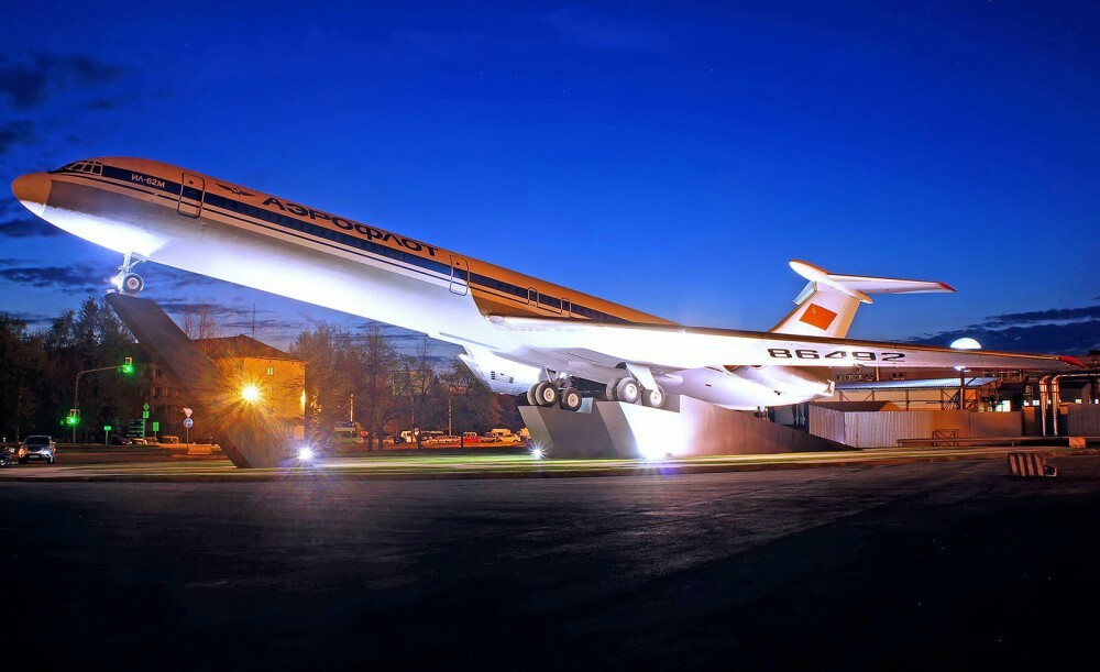 Sheremetyevo. - Aviation, Airplane, IL-62, Flagship, Monument, Sheremetyevo