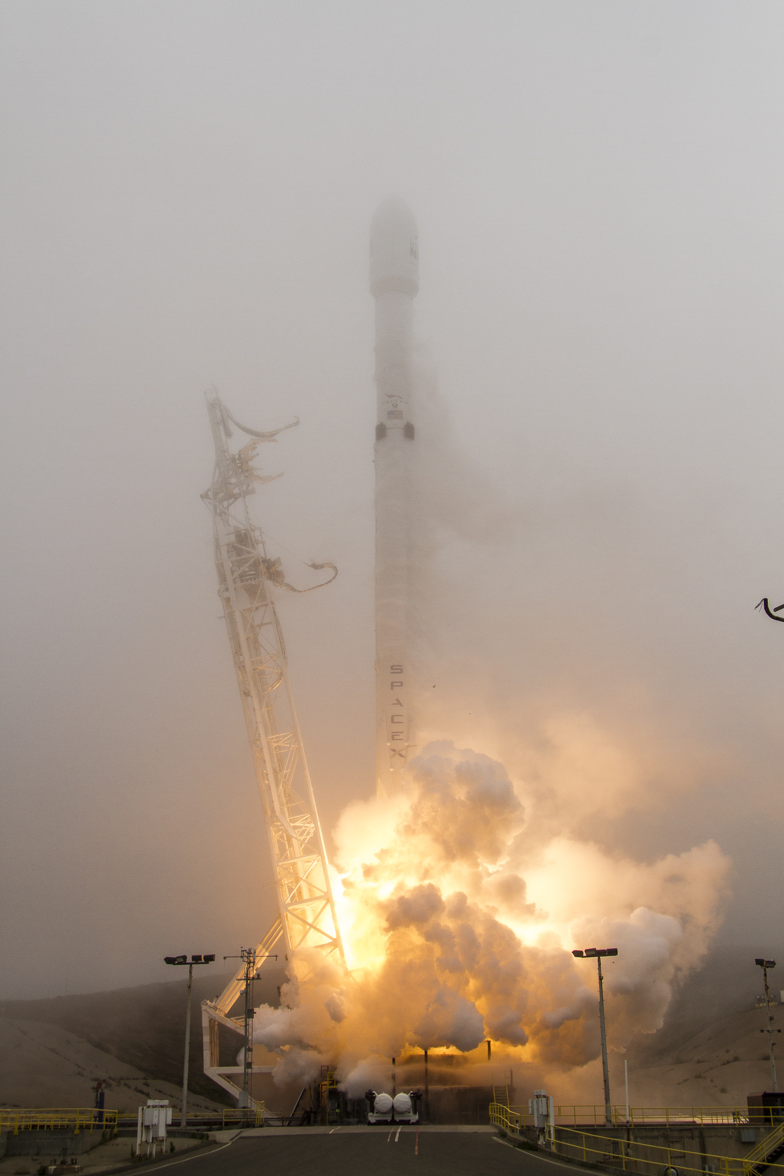 Time-lapse footage of the landing of the Falcon 9 first stage. - Spacex, Falcon 9, Booster Rocket, Elon Musk, Space, ribbon, Video, Longpost