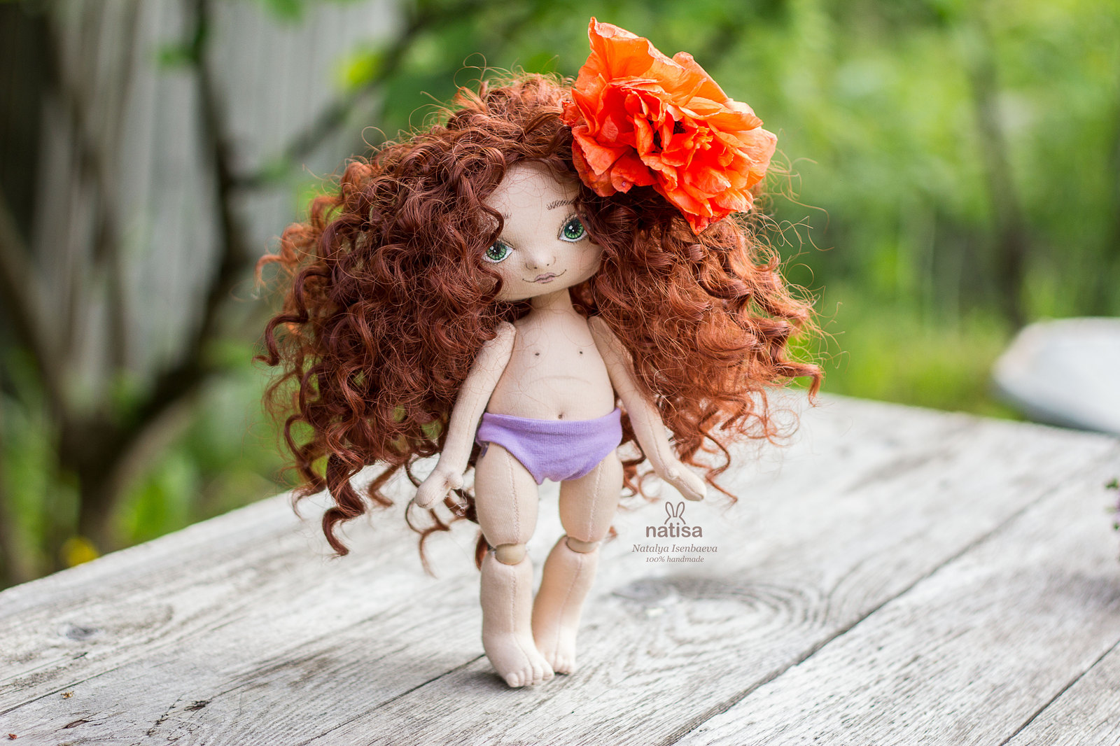 В саду кудряшка. Кукла с кудряшками. Рыжая кудрявая кукла. Кукла с кудрявыми волосами. Кукла с кучерявыми волосами.