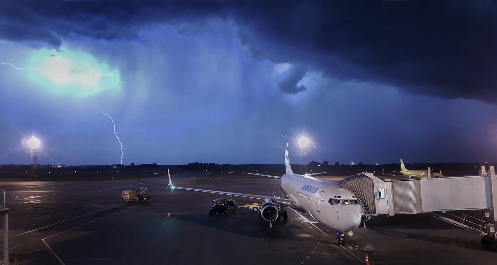 Thunderstorm over Tolmachevo - My, Thunderstorm, Aviation, The photo, Tolmachevo, Novosibirsk