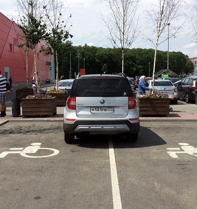 Only Muscovites park like this in Minsk... - My, Cattle, Parking Wizard, welcome, Minsk, Muscovites