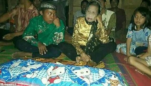 A 16-year-old teenager married a 71-year-old woman. - Marriage, Indonesia, Love, Video, Longpost, Gerontophilia