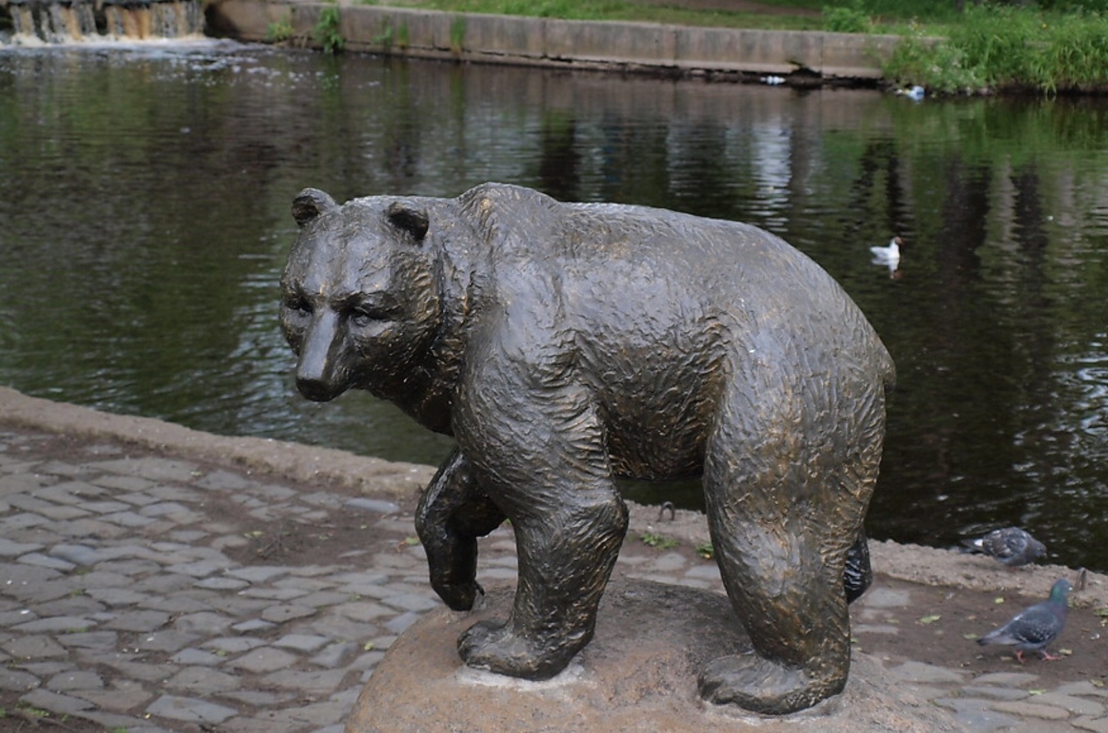 Медведь памятник Сыктывкар