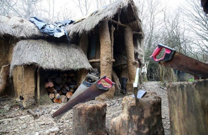 British homeless man who built a hut in the woods is kicked out of his house - Great Britain, England, House, Lodging, House in the woods, , Eviction, Longpost
