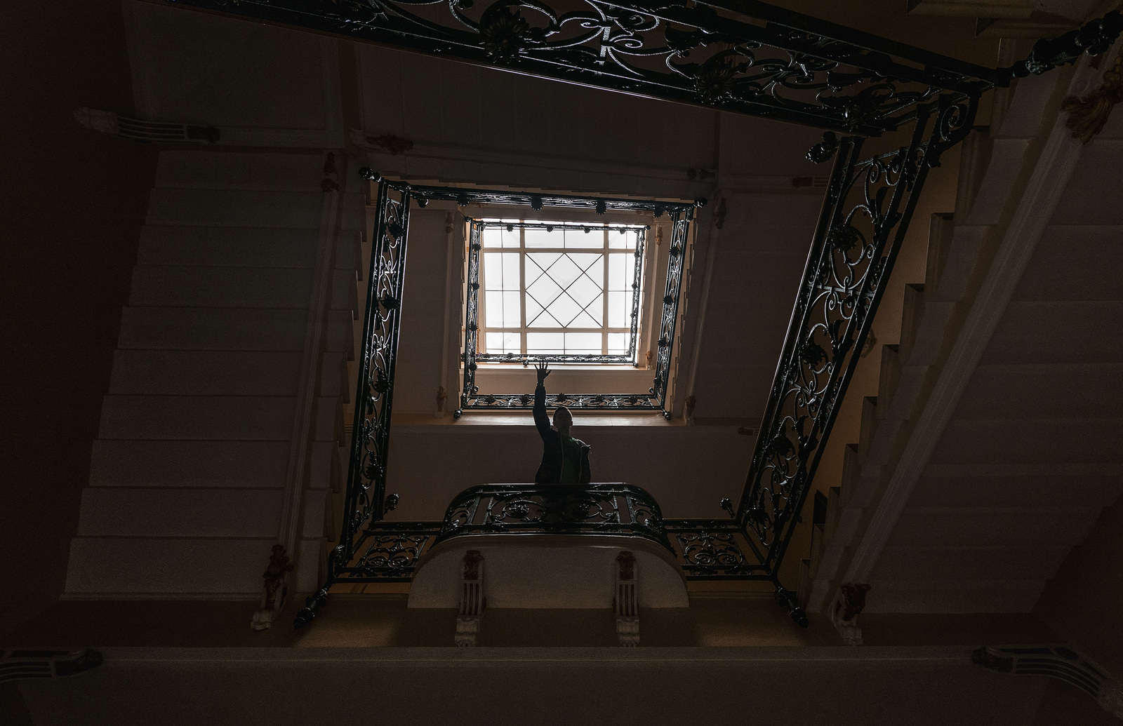 Magnificent front stairs of St. Petersburg - My, Saint Petersburg, Entrance, Caracole, Stairs, Longpost