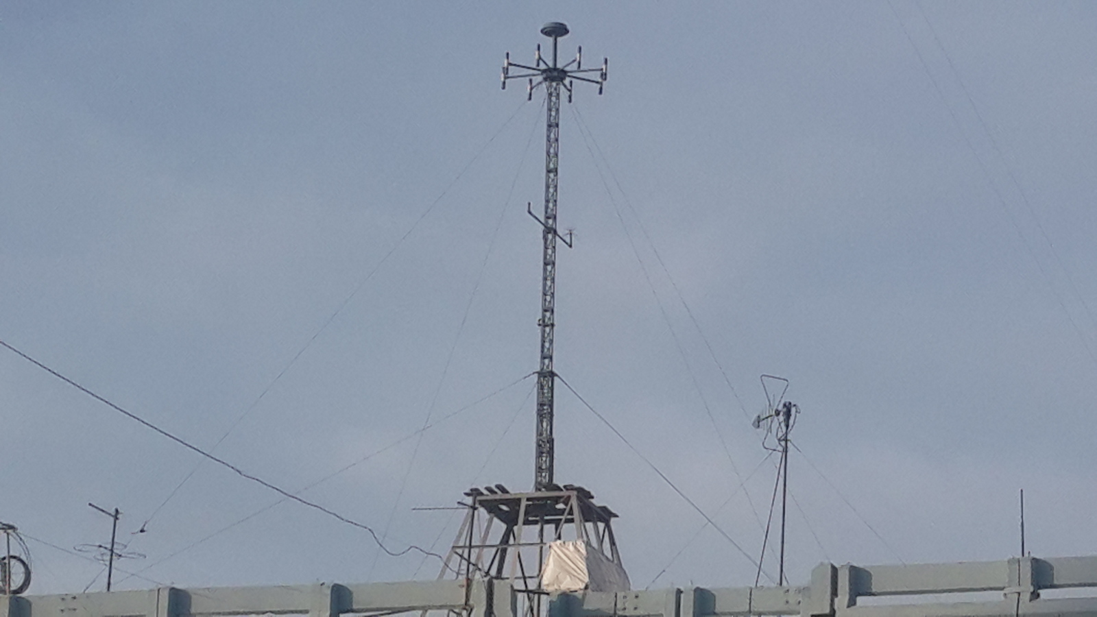 The question torments me, what kind of antenna is this? - My, Antenna, Surveillance, We are being followed, Roof, Tomsk