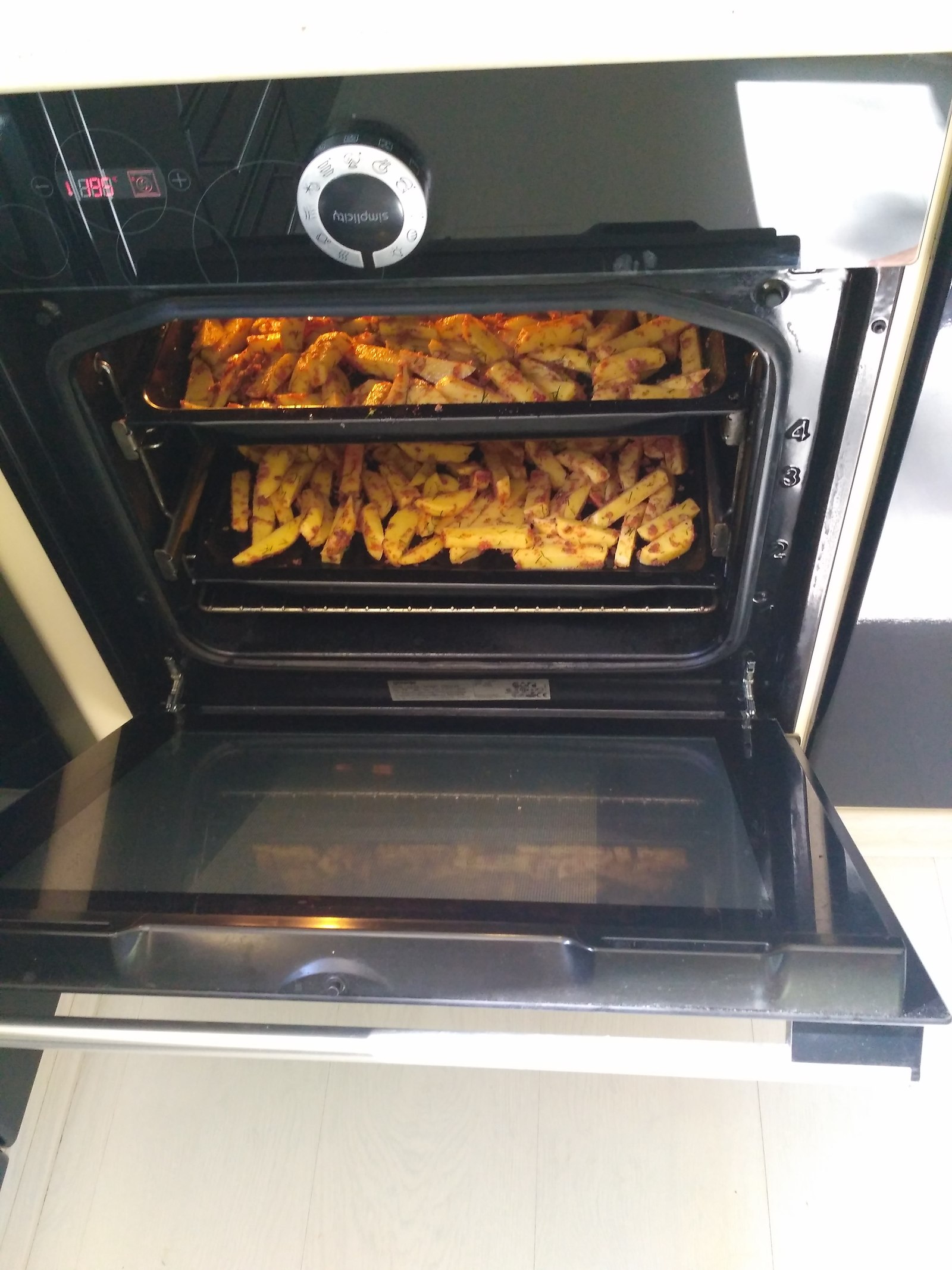 Potatoes in the oven. - My, Food, Kitchen, Yummy, , Promise, Longpost