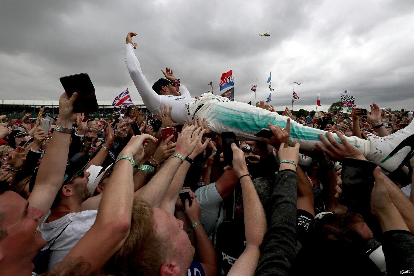 On July 16, the British Grand Prix race took place at Silverstone, as a result of which the Mercedes driver Lewis Hamilton won! - Formula 1, Lewis Hamilton, Victory, Celebration, Mercedes, Longpost