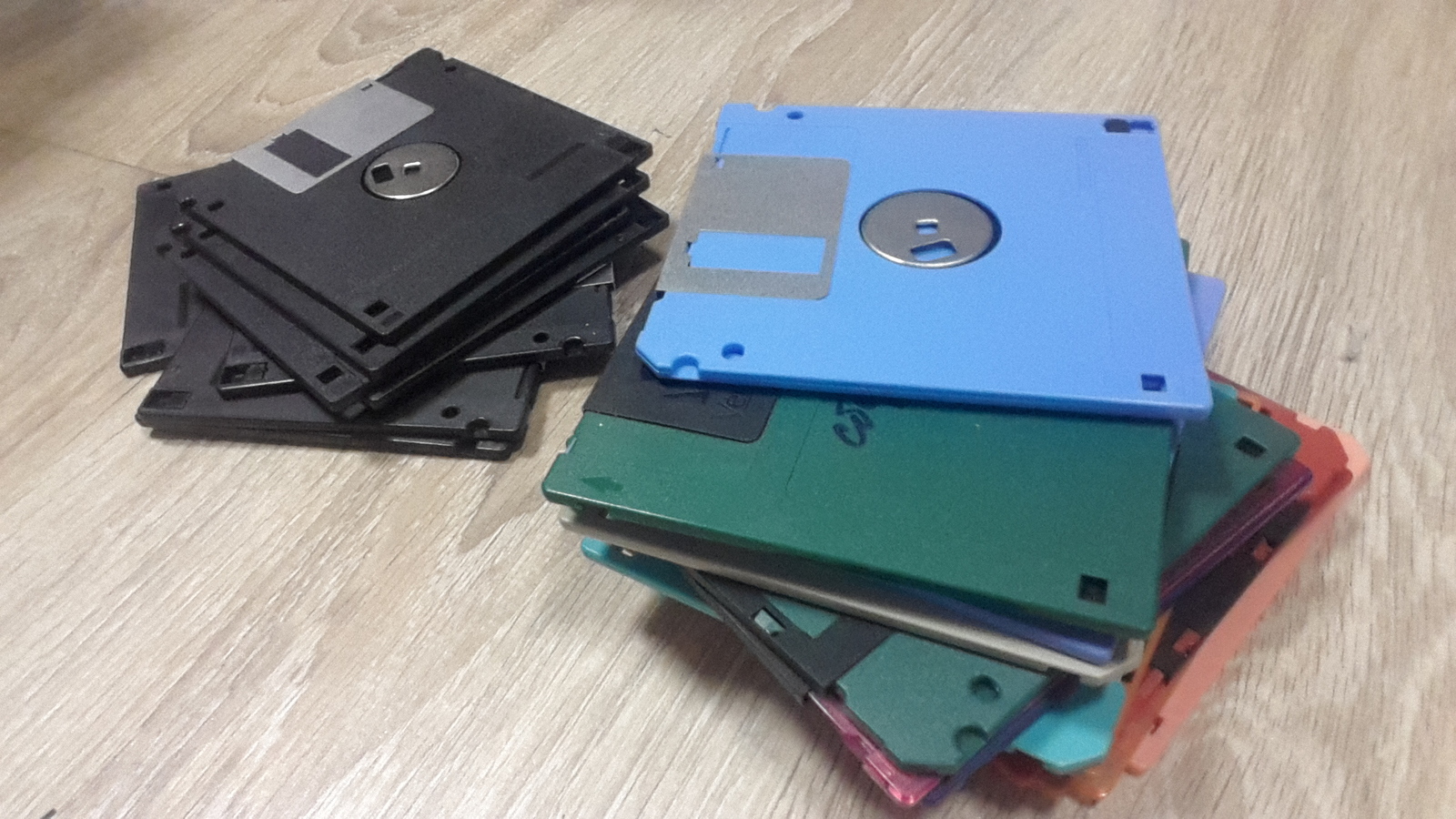 Useful use of floppy disks - My, Homemade, Life hack, Diskette, Rarity, Hot melt glue, Benefit, Furniture