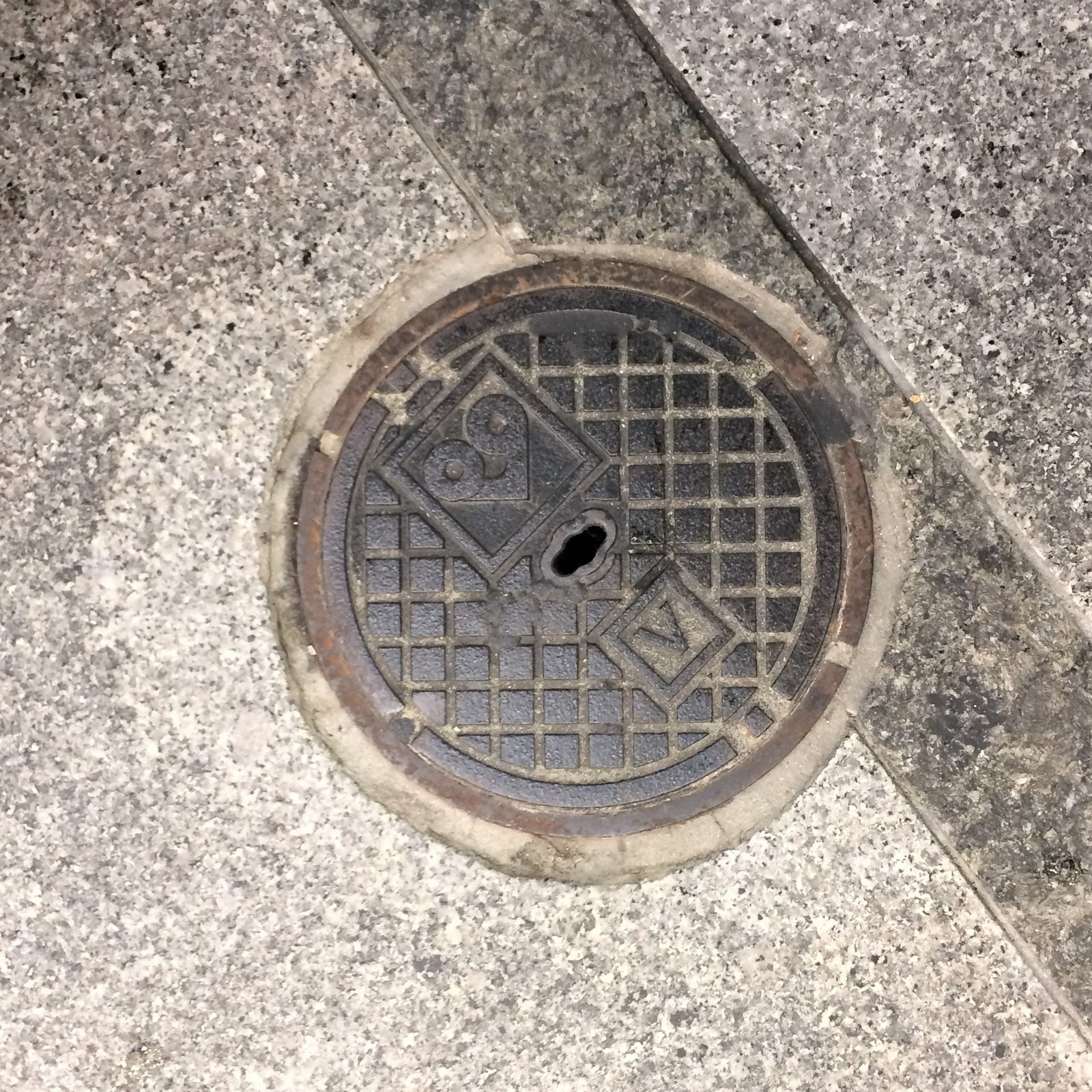 We look under our feet: sewer manholes of Japan - My, Japan, Under your feet, ordinary things, Luke, Travels, Osaka, Kyoto, Longpost