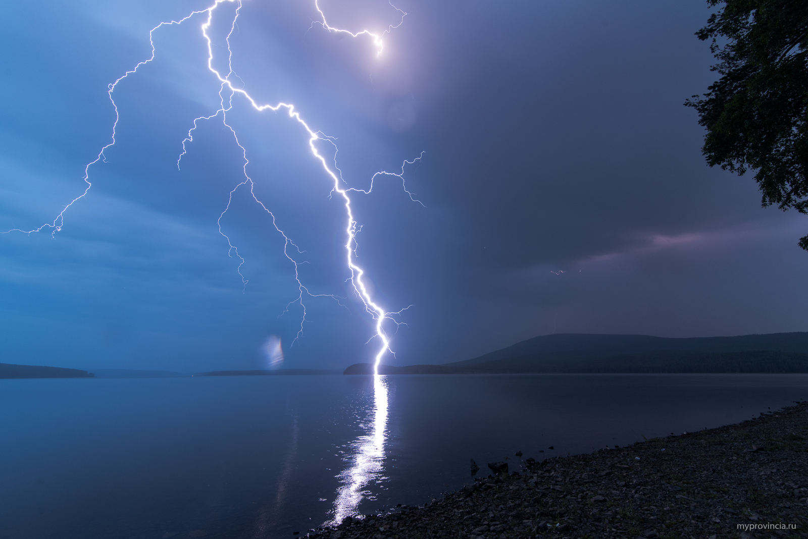 Caught lightning - My, Ural, Lightning, Thunderstorm, Lake, Ural mountains, Kachkanar