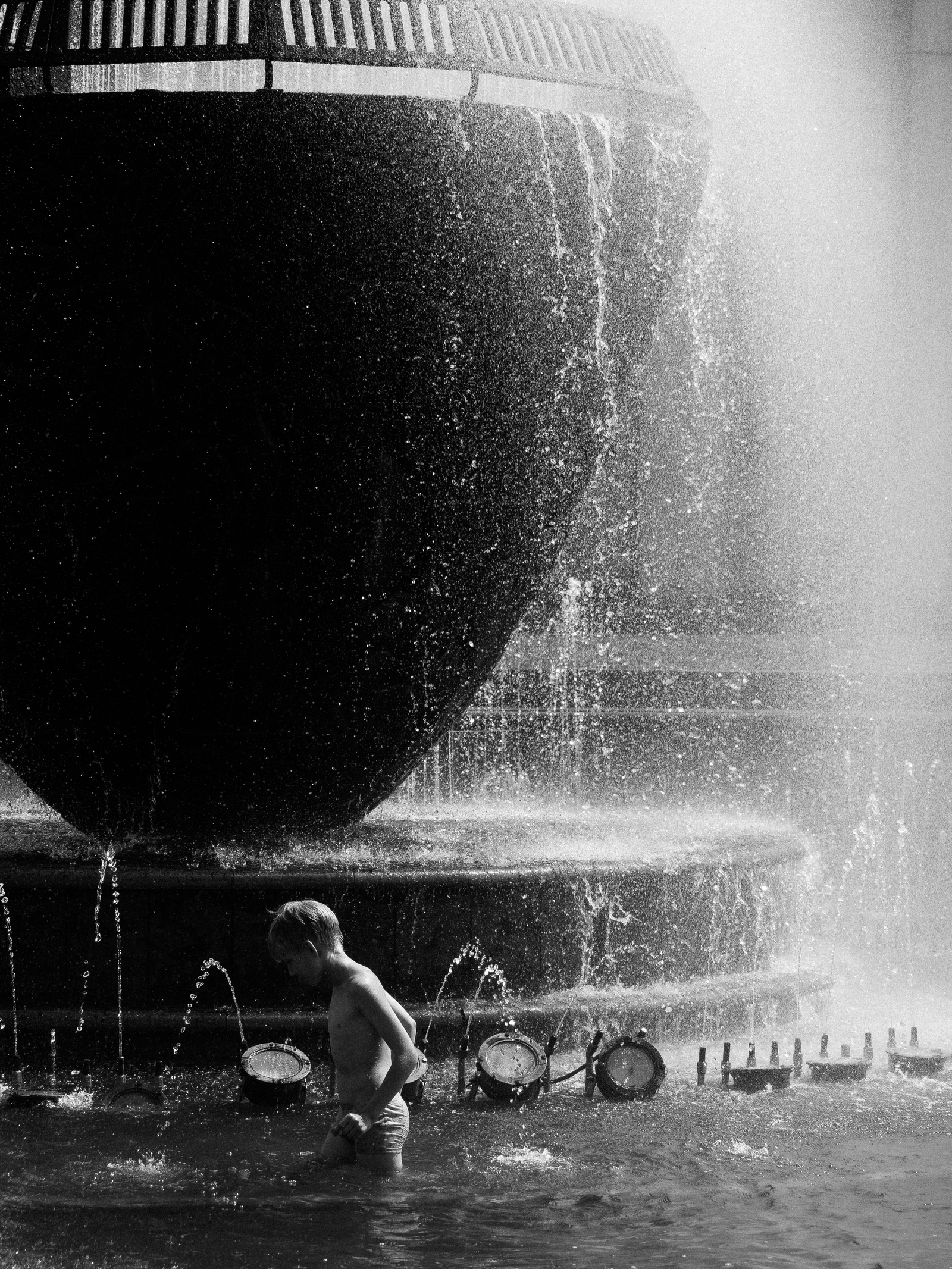 Summer. The fountain. Boy. - My, The photo, Russia, Novokuznetsk, Children, Fountain, Summer