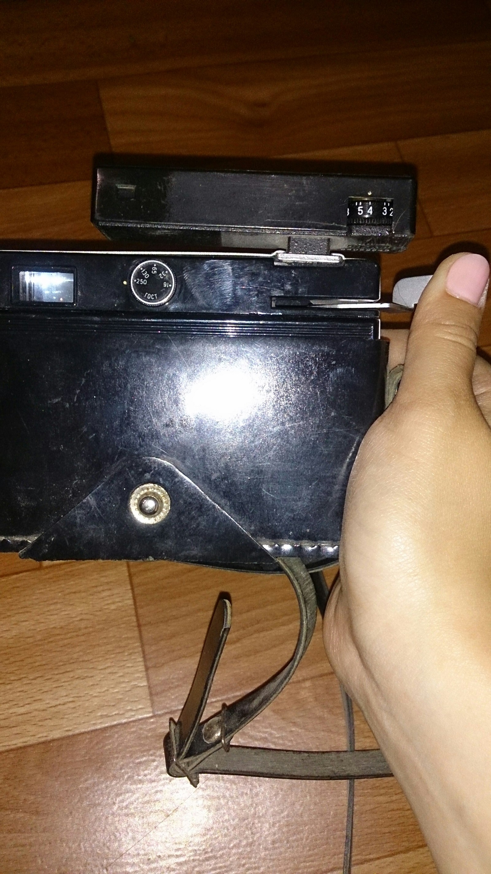 I found my mother's old camera here at home. Connoisseurs and pikabushniks, tell me, is it still possible for them to take pictures or is this already a rarity? - My, , , Camera, Question