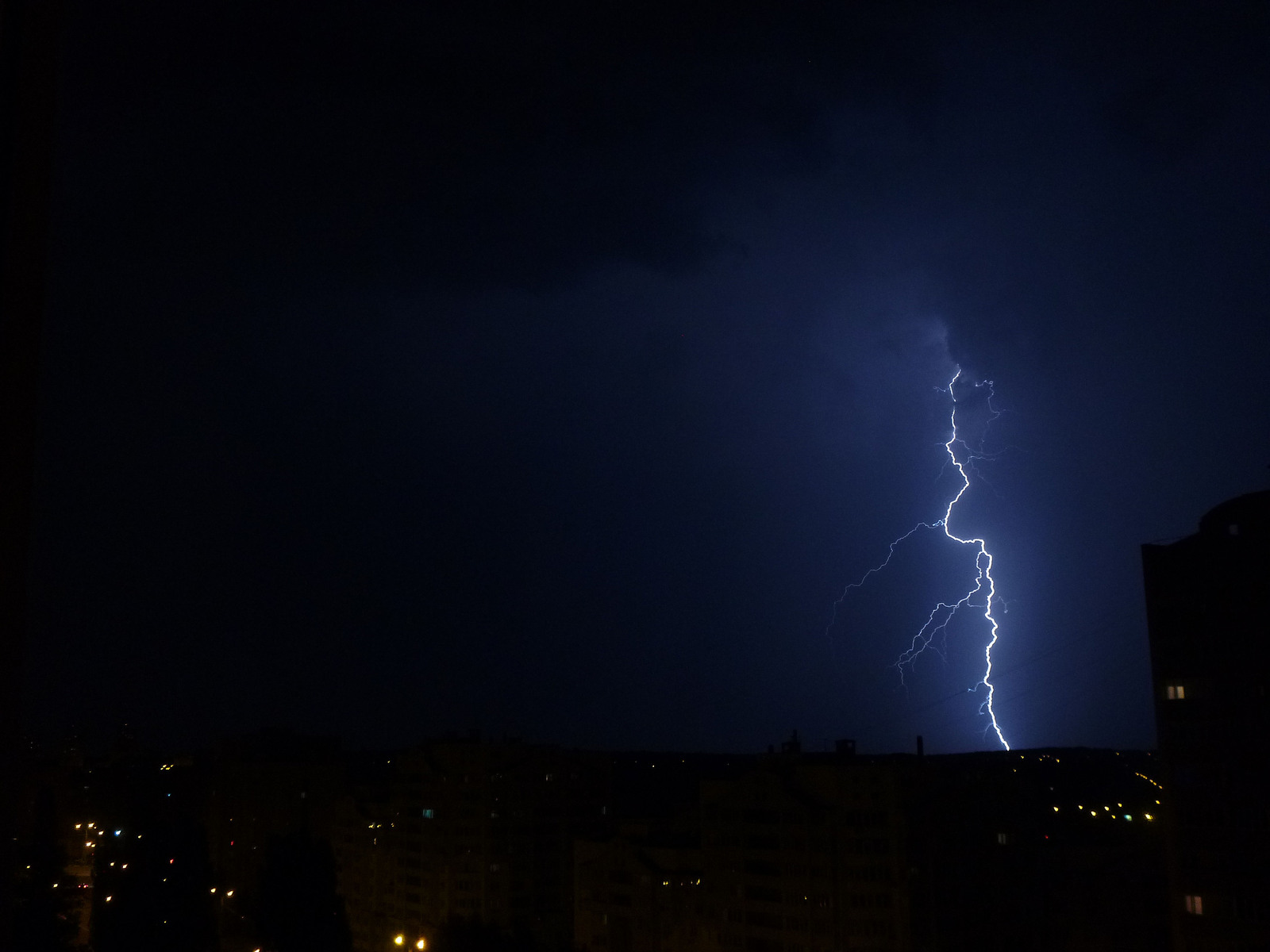 Caught on a soap dish on the balcony - My, Lightning, , Night, My, Belgorod, The photo, Soap dish