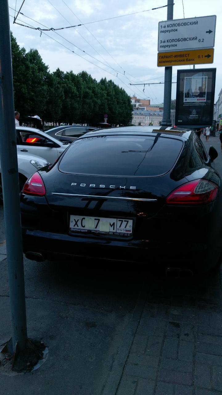 We are not rich enough to drive cheap cars. - My, Parking, Poverty, Porsche Panamera, Porsche, Impudence, Неправильная парковка, Longpost