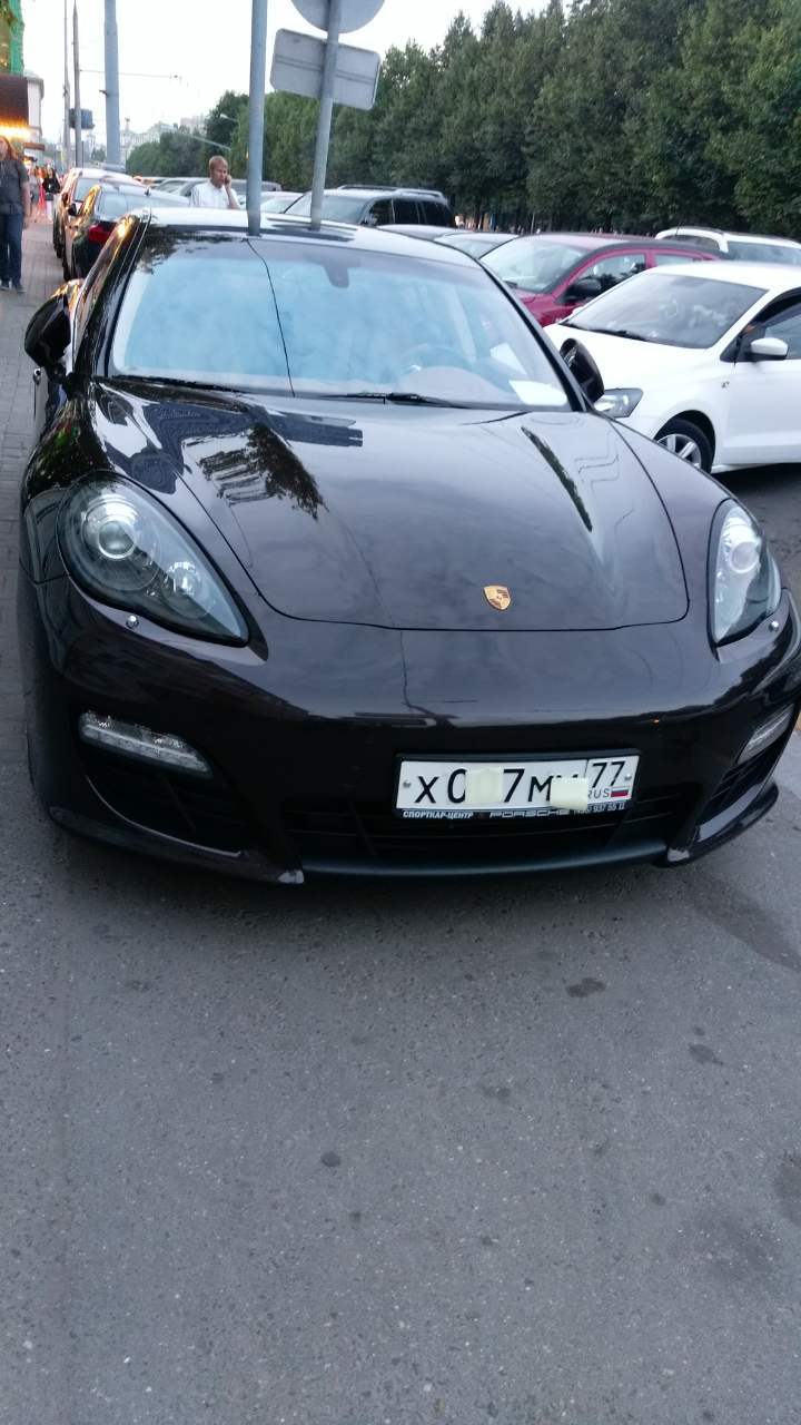 We are not rich enough to drive cheap cars. - My, Parking, Poverty, Porsche Panamera, Porsche, Impudence, Неправильная парковка, Longpost