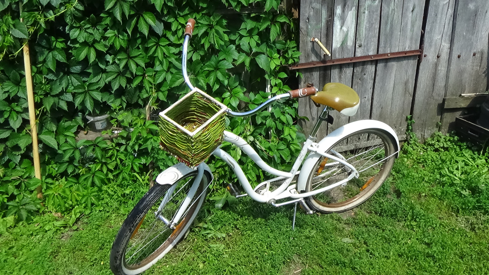 Симпатичная корзина для велосипеда, которую может сделать каждый