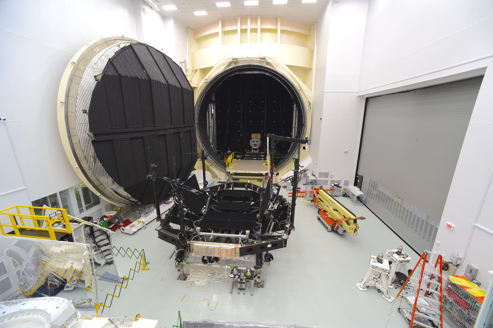 Telescope James Webb Space Telescope placed in a cryogenic chamber for testing - Telescope, Webb, Space, Astronomy, NASA, Video, Longpost