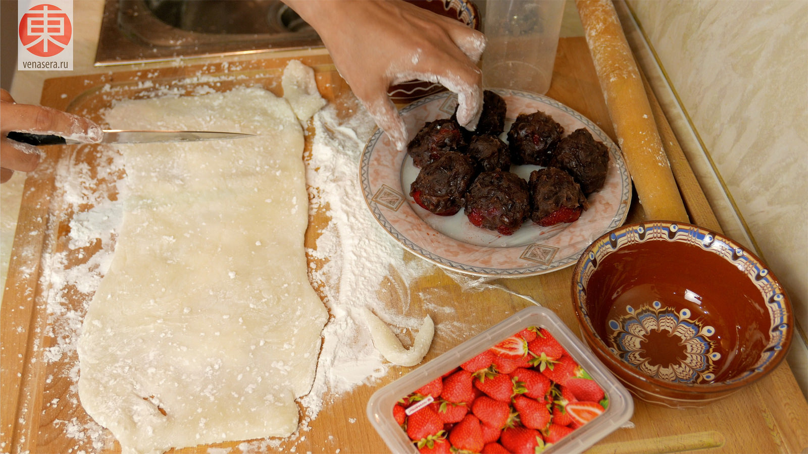 Japanese sweets. Mochi Flatbread with Strawberries (Ichigo Daifuku). - My, Sweets, Japanese food, Asian food, Yummy, Food, Cooking, Fancy food, Video, Longpost