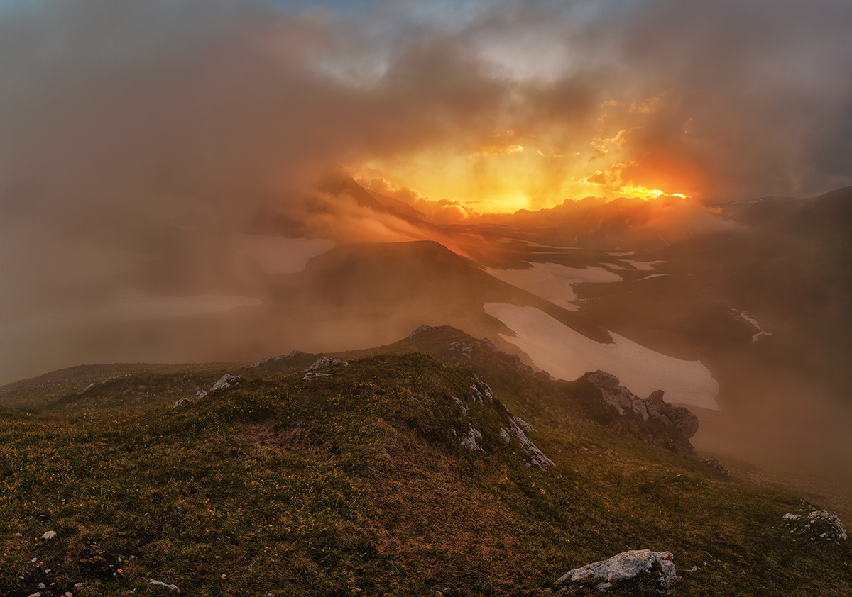 Sunset. - The photo, Sunset, The mountains, Clouds, beauty