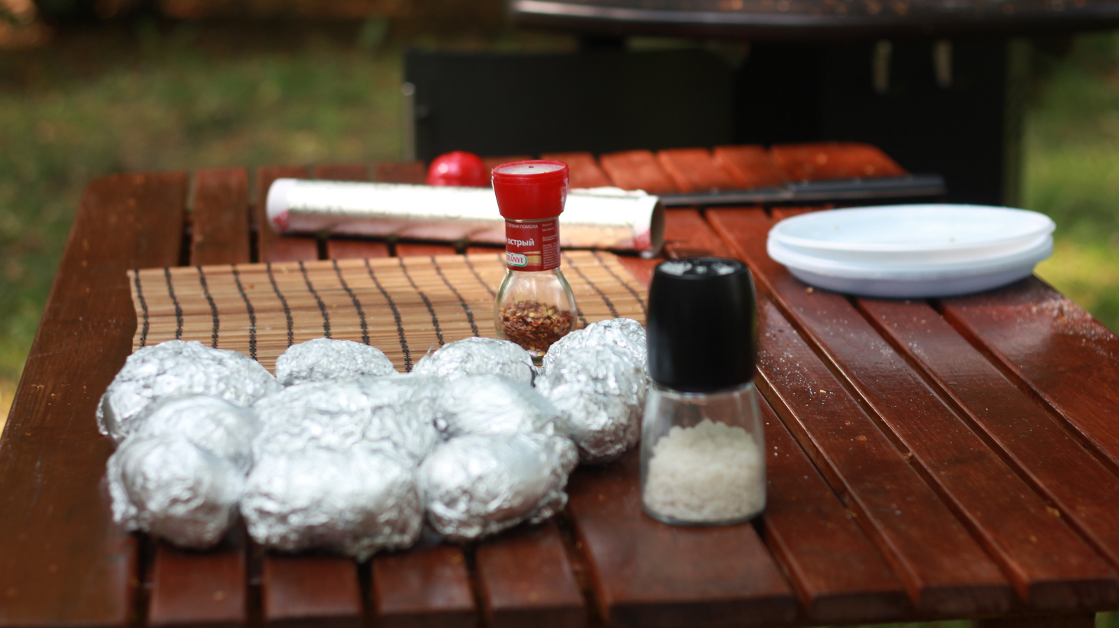 Potatoes, lard, meat... All in coals.. Delicious. - My, Potato, Potatoes with meat, Grill, Salo, Recipe, Video recipe, Video, Food, Longpost