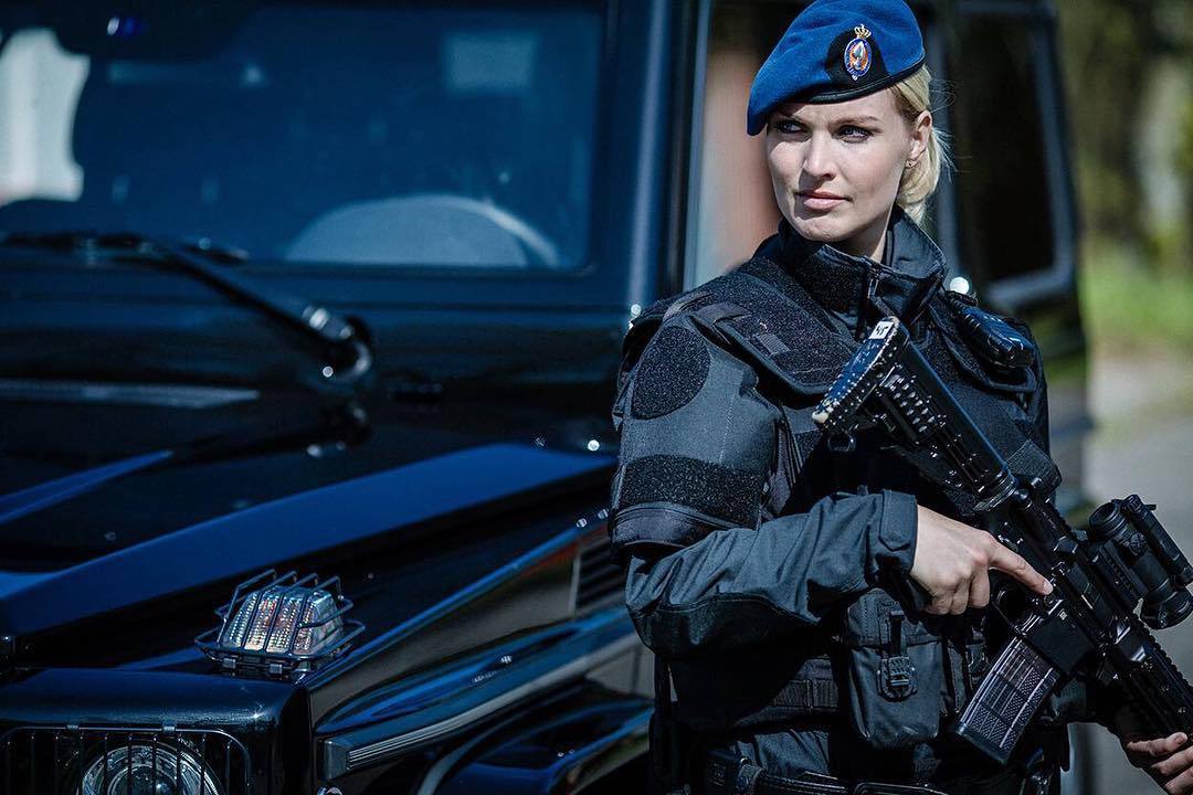 Royal Gendarmerie of the Netherlands - Girls, Netherlands, Weapon, Netherlands (Holland)