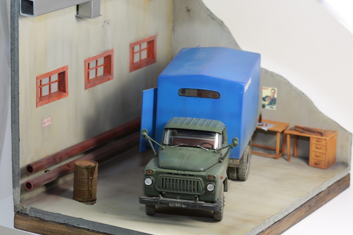 Diorama Garage Gas-52 Friday) scale 1/43 - My, Modeling, Stand modeling, Gaz-52, Scale model, Diorama, Models, Garage, Longpost