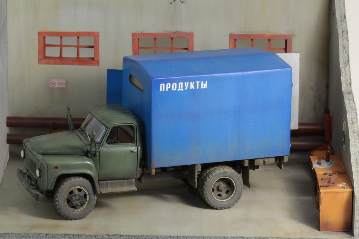 Diorama Garage Gas-52 Friday) scale 1/43 - My, Modeling, Stand modeling, Gaz-52, Scale model, Diorama, Models, Garage, Longpost