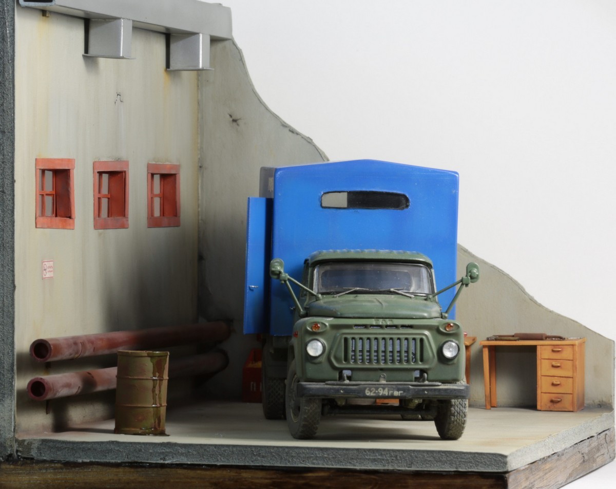 Diorama Garage Gas-52 Friday) scale 1/43 - My, Modeling, Stand modeling, Gaz-52, Scale model, Diorama, Models, Garage, Longpost