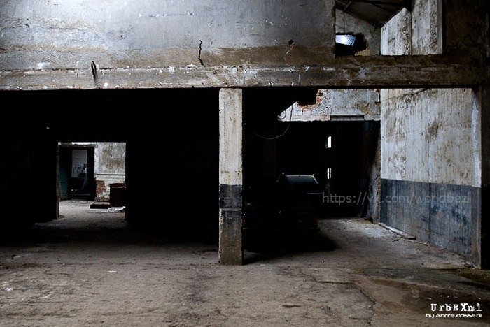 Abandoned garage with cars (Belgium, Heist-op-den-Berg). - Garage, A world without people, Abandoned, Longpost