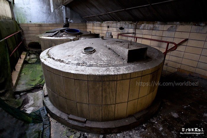 Abandoned garage with cars (Belgium, Heist-op-den-Berg). - Garage, A world without people, Abandoned, Longpost