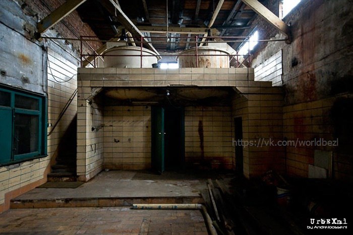 Abandoned garage with cars (Belgium, Heist-op-den-Berg). - Garage, A world without people, Abandoned, Longpost