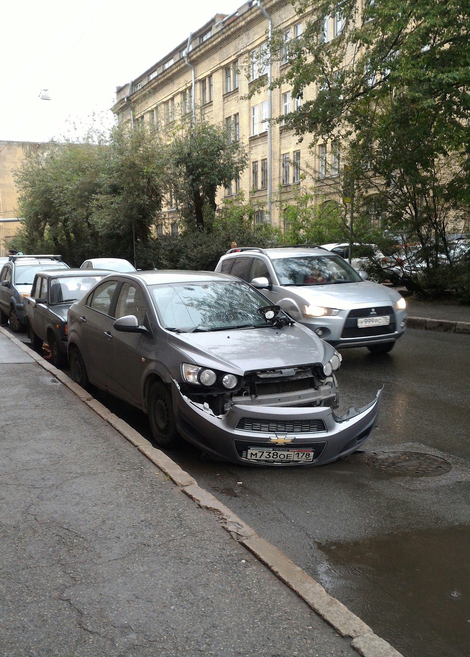 Bad luck... The truck hit a parked car. - My, Bad luck, Road accident