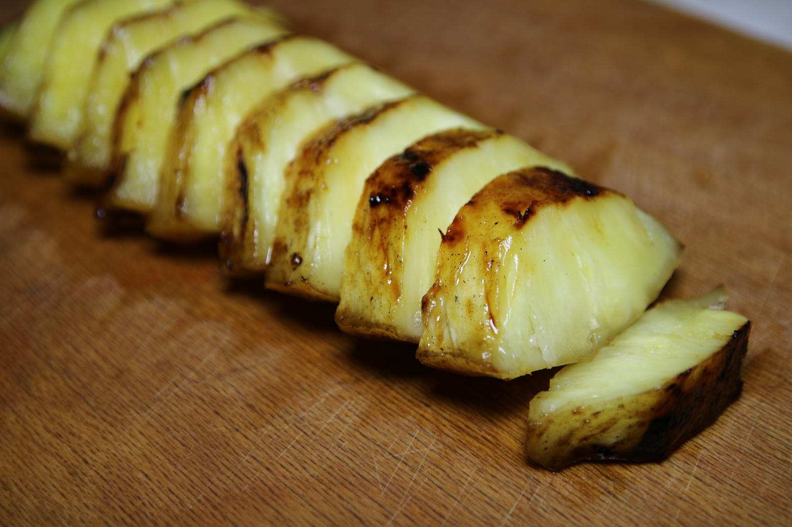 Grilled pineapple dessert - My, Food, Recipe, Dessert, On coals, A pineapple, Video, Longpost