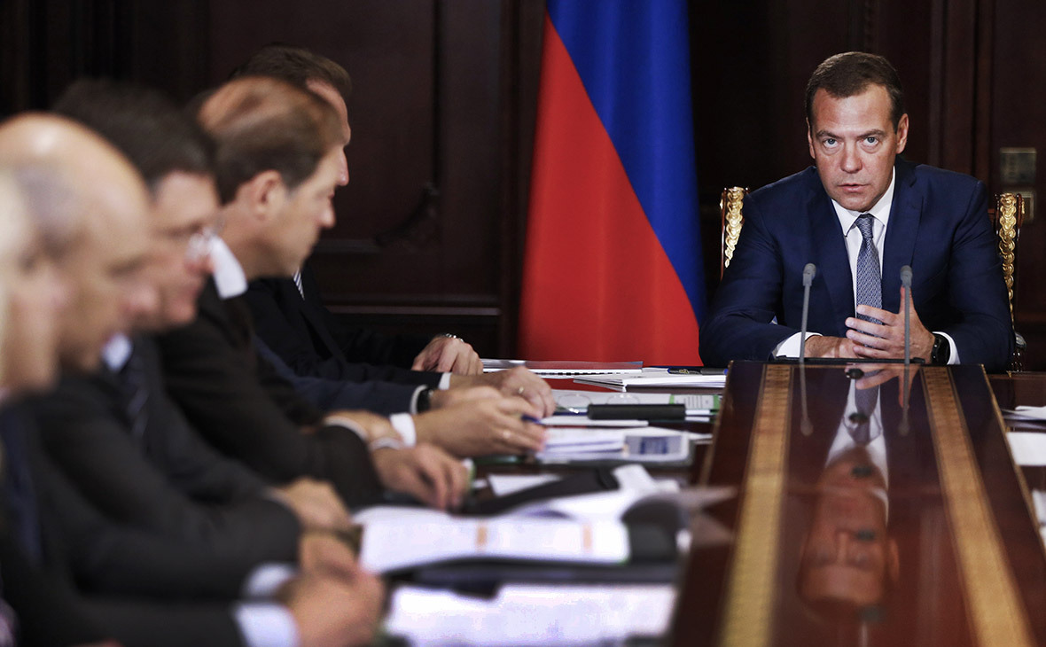Medvedev named five reasons for low labor efficiency in Russia - Dmitry Medvedev, Work, Government, Efficiency, Production, Politics, Longpost