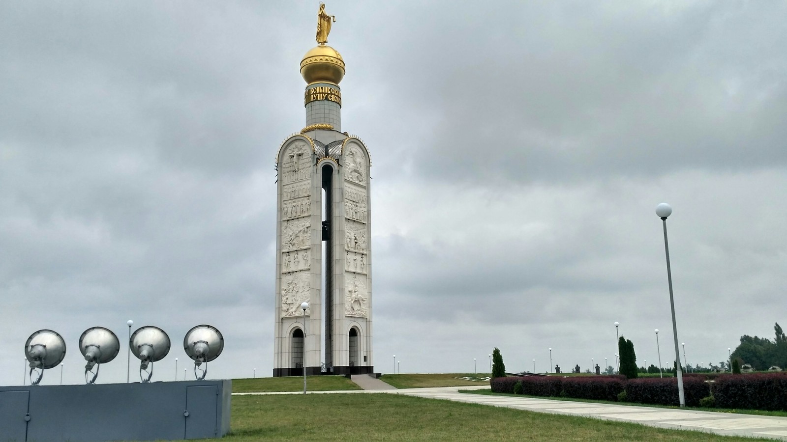 Памятник на прохоровском поле сообщение. Парк Победы Прохоровка звонница. Прохоровское поле парк Победы. Парк Победы в Прохоровке памятники. Парк Победы в Прохоровке Белгородской области.