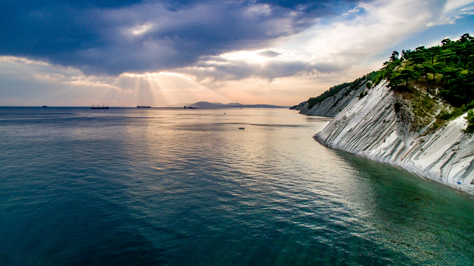 Photo of the seashore in Gelendzhik from a quadrocopter - My, Gelendzhik, Quadcopter, Black Sea