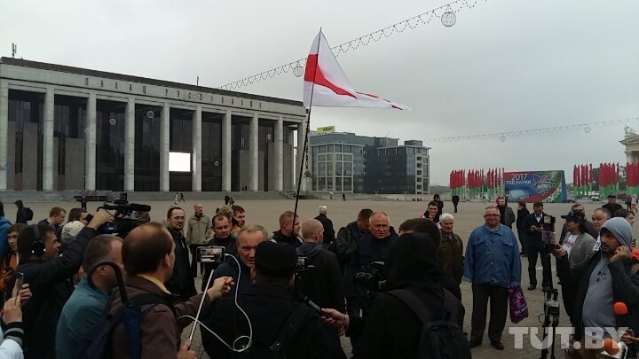 Оппозиция протестует против учений Запад-2017 в Минске. - Республика Беларусь, Оппозиция, Запад-2017, Политика, Клоун, Длиннопост