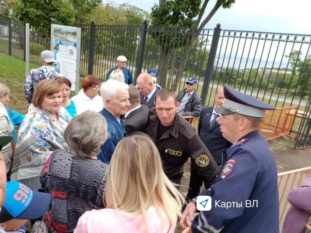 Вы, приморцы, дикие люди: Улица Дальнего Востока считает убытки после набега горожан. - Вэф 2017, Вэф, Владивосток, Остров русский, Длиннопост