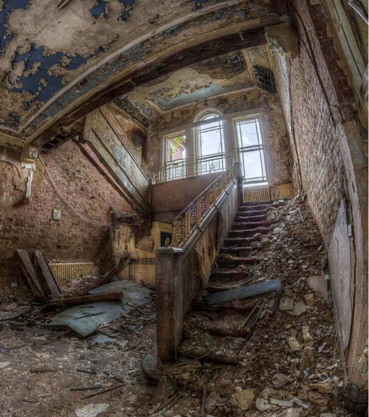 Abandoned General's Mansion {Fake} - Mansion, General, Abandoned