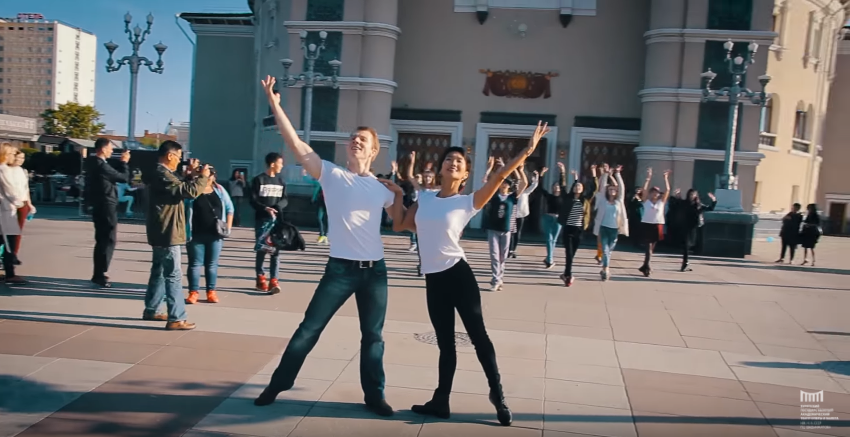 Artists of the Buryat Opera and Ballet Theater danced on the street - Flash mob, Ballet, Ulan-Ude, Buryatia, Opera and Ballet Theatre